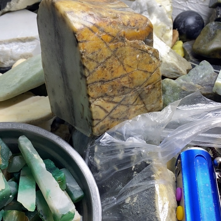 透闪石质玉珠宝半成品未镶嵌