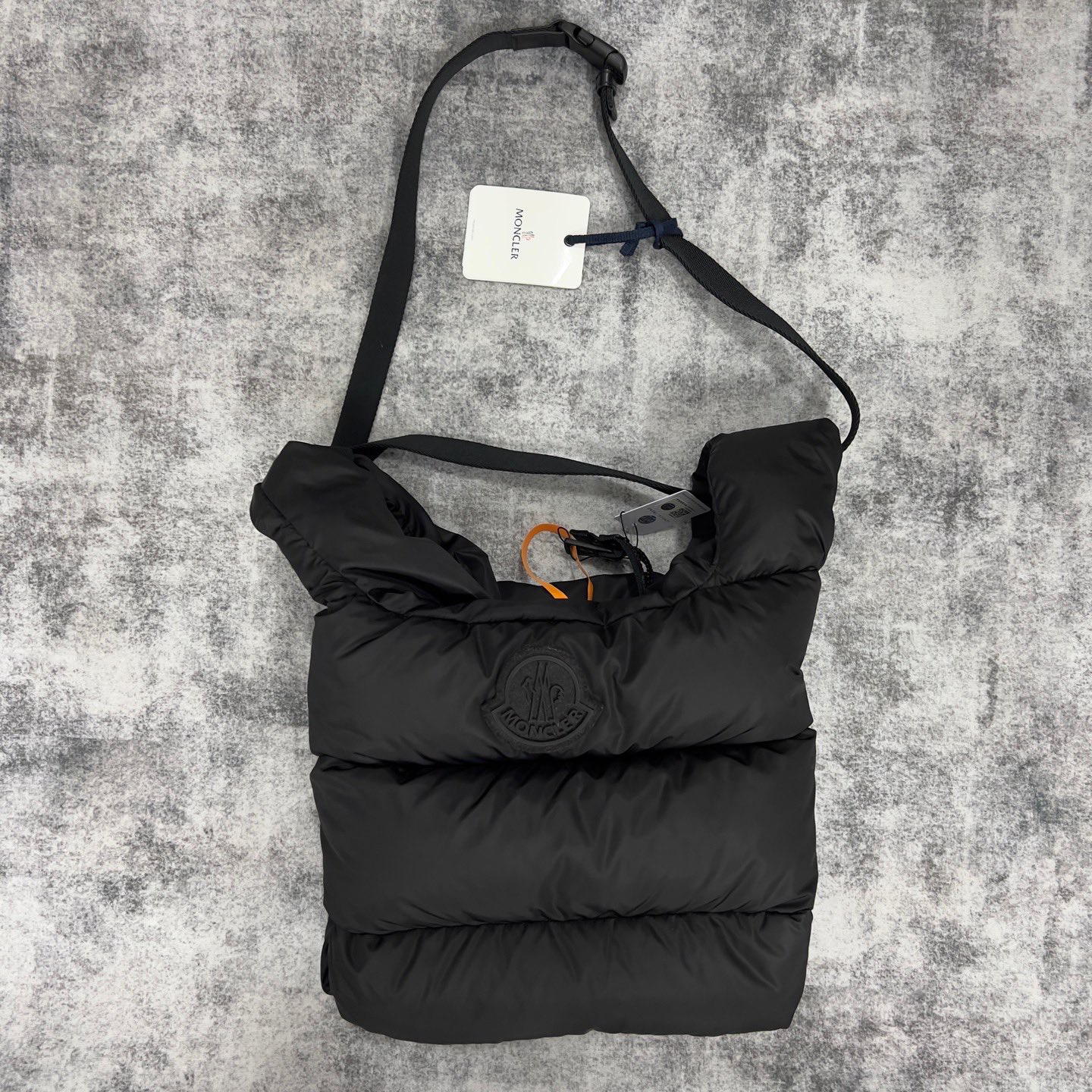 未使用 MONCLER 中号M号鹅绒黑色手提单肩托特包