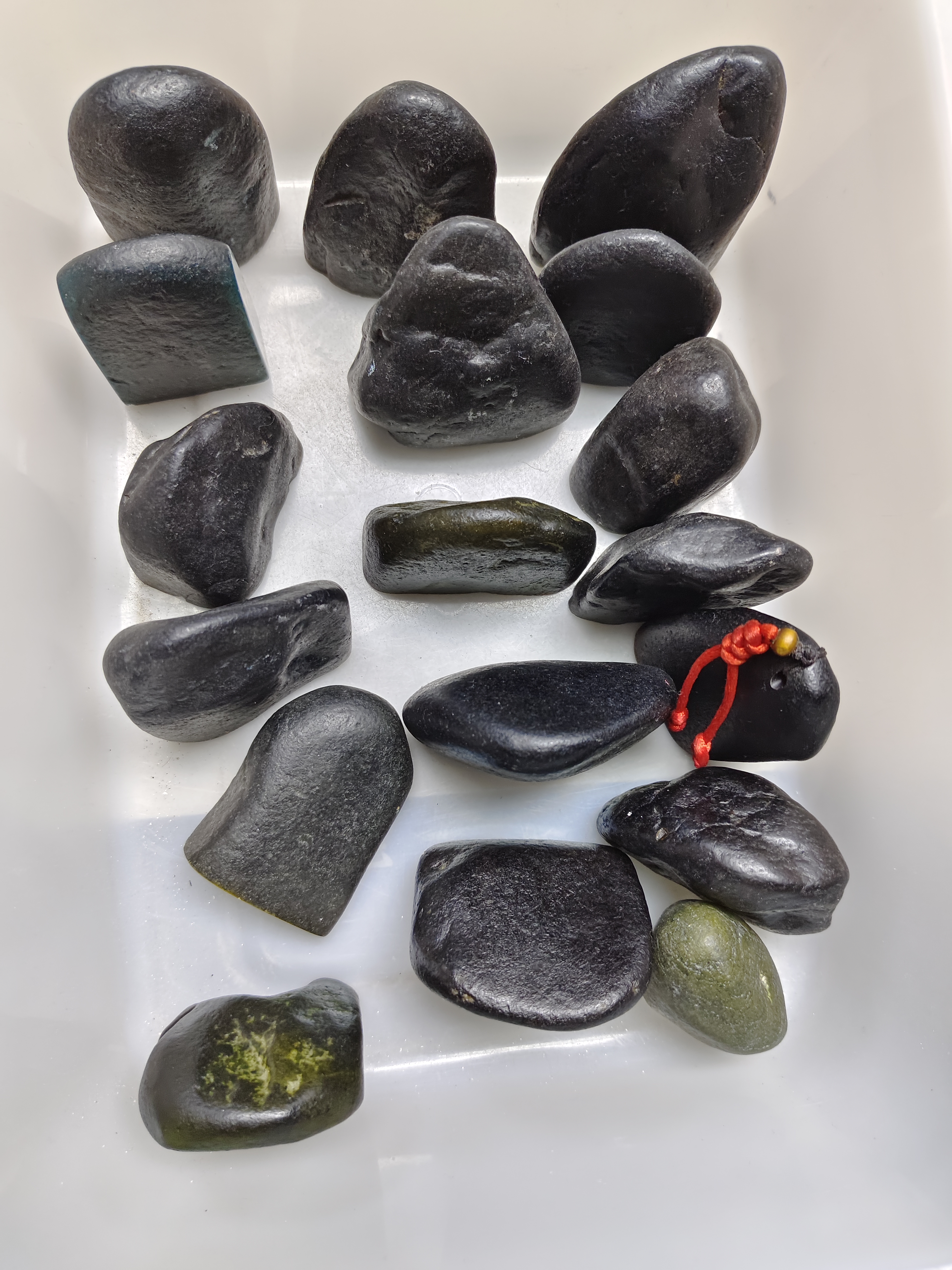 75号精品黑色摆件随机发