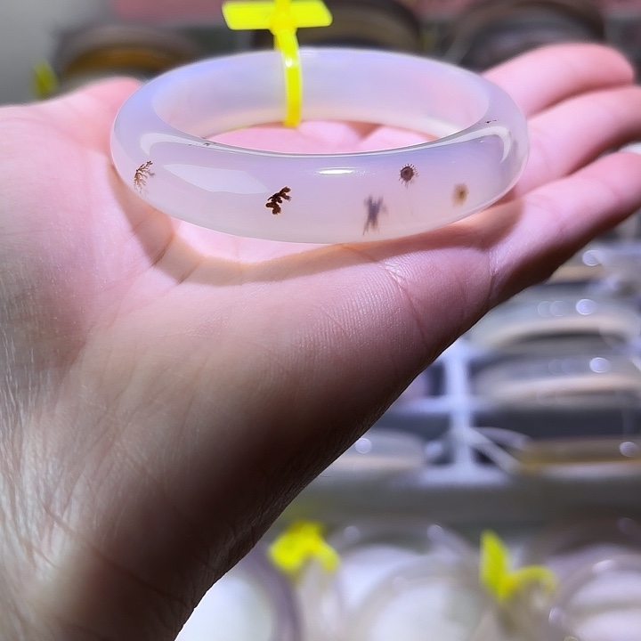 玛瑙/玉髓未镶嵌手镯天然玛瑙，默认微瑕，不退不换