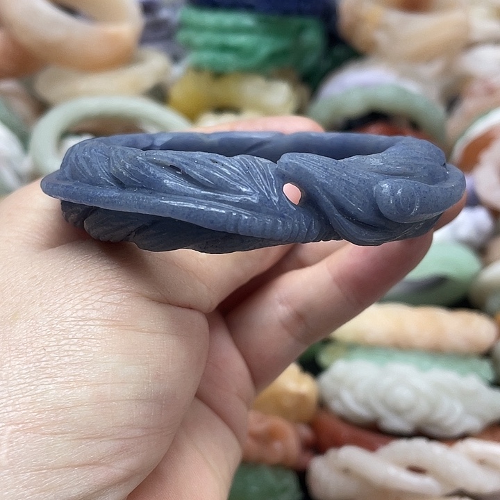 未镶嵌手镯石英岩玉