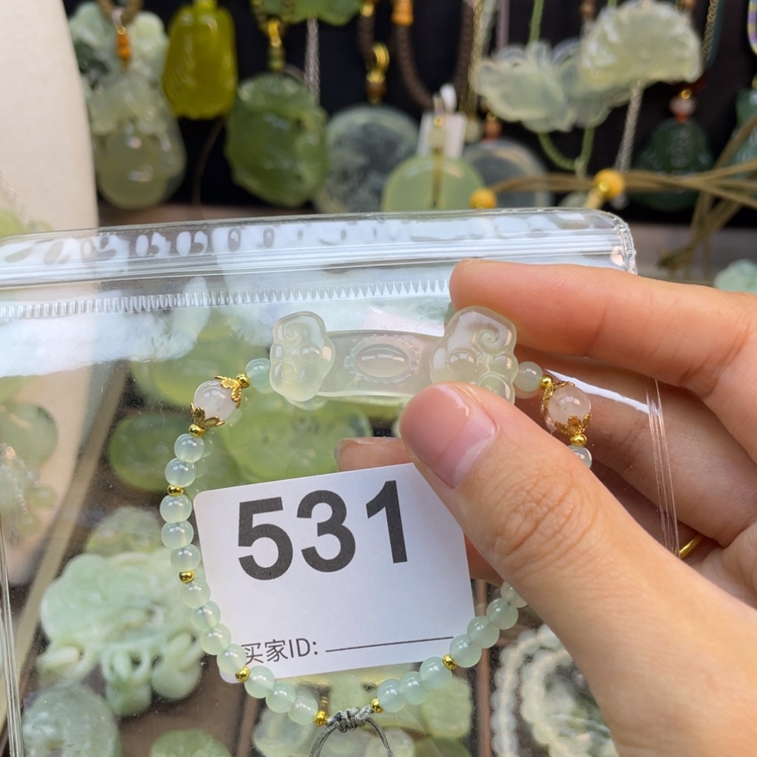 小***鱼蛇纹石玉未镶嵌颈饰