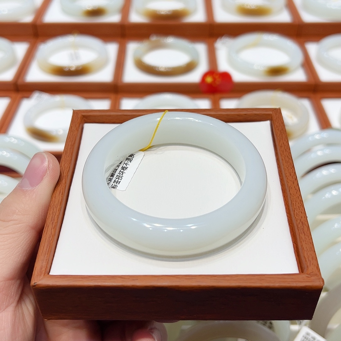 和田玉手镯未镶嵌羊脂白玉