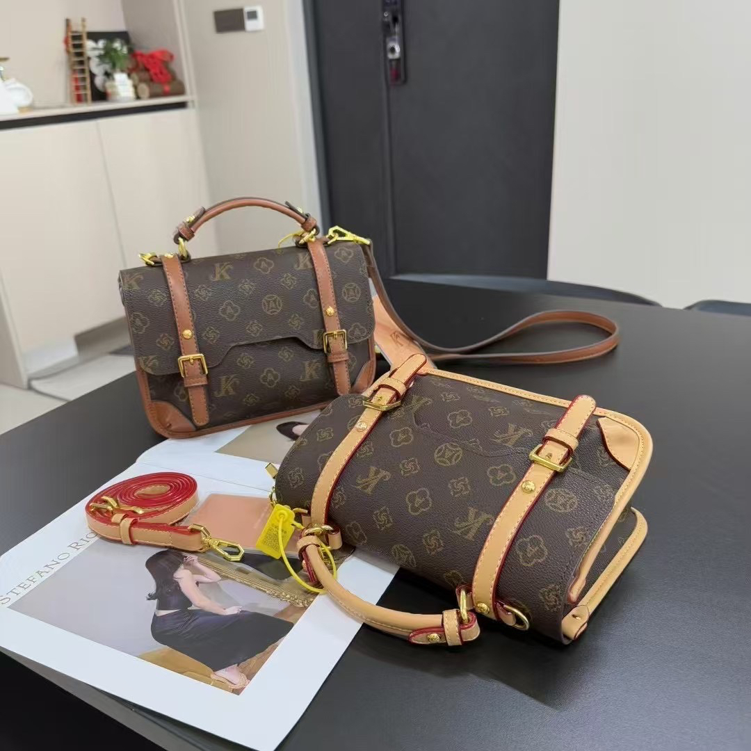 斜跨包斜挎包圆形肩包单肩包盖耐刮港风单根女士时尚休闲印花