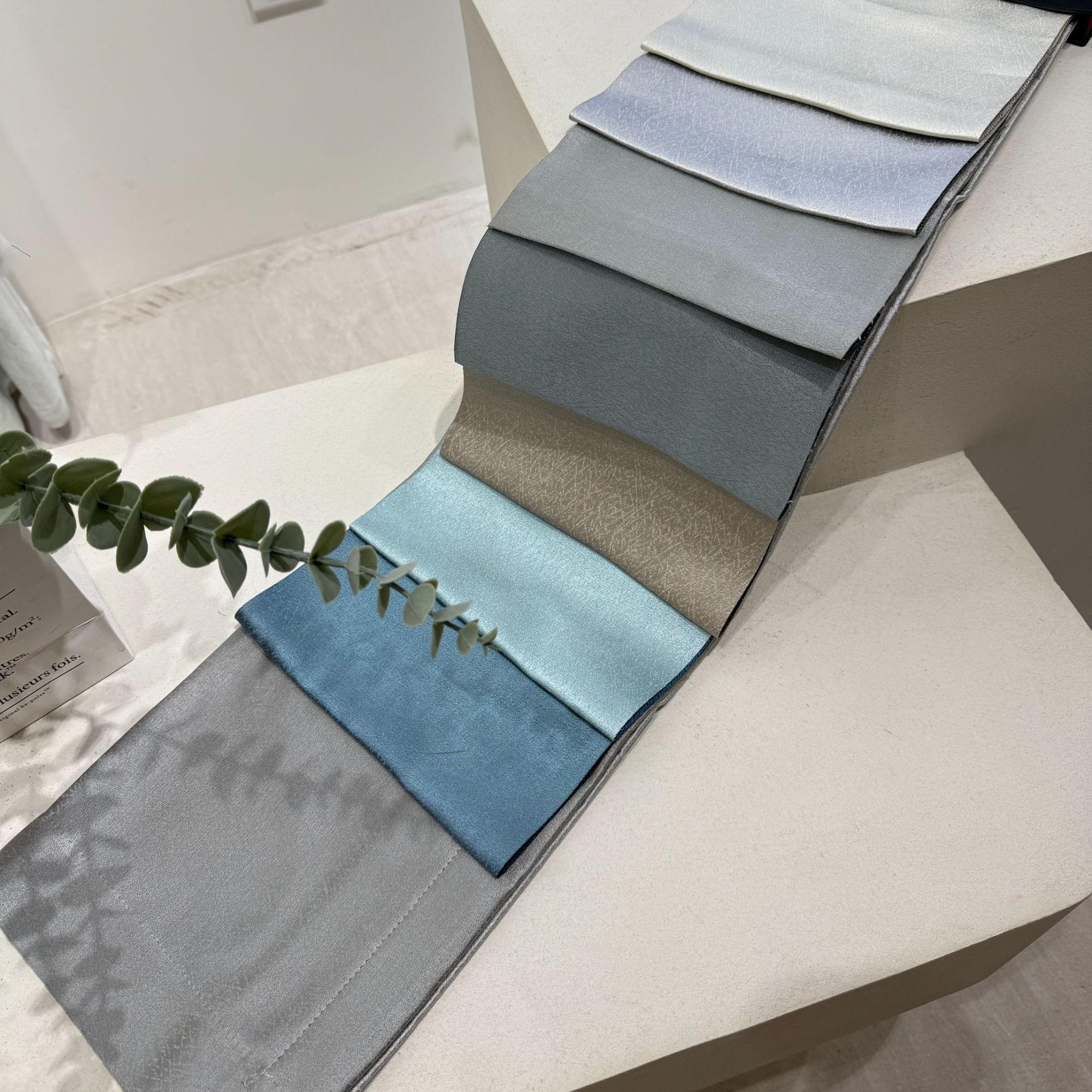 响当当1009系列锦韵流华暗纹提花高精密系列高端窗帘