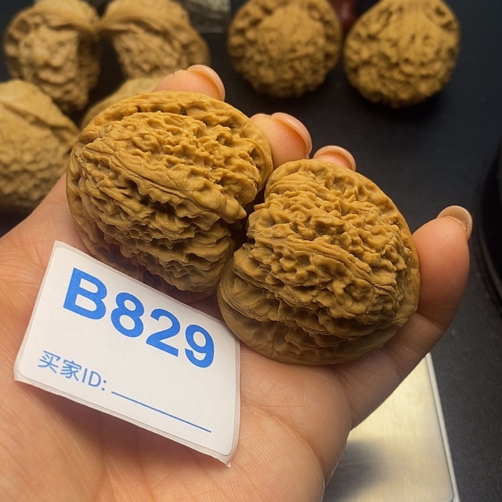 文玩核桃把件南疆4.2三角