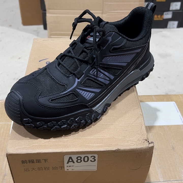 803号。44防砸防刺劳保鞋。鞋底磨损介意勿拍