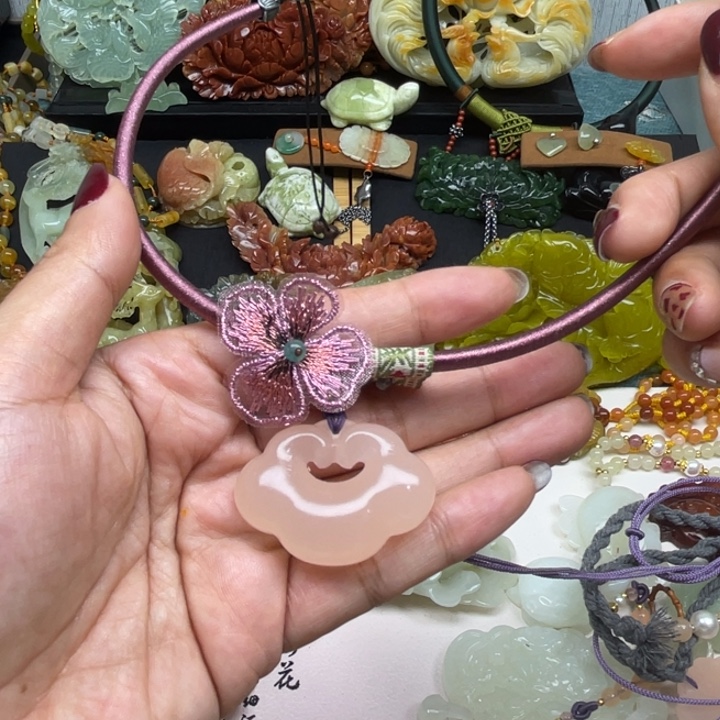 灵***婳蛇纹石玉未镶嵌颈饰