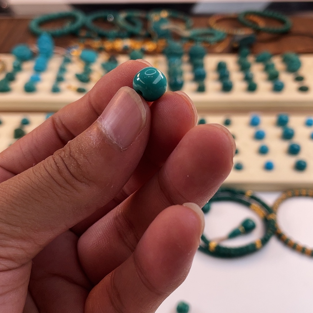 未镶嵌绿松石颈饰