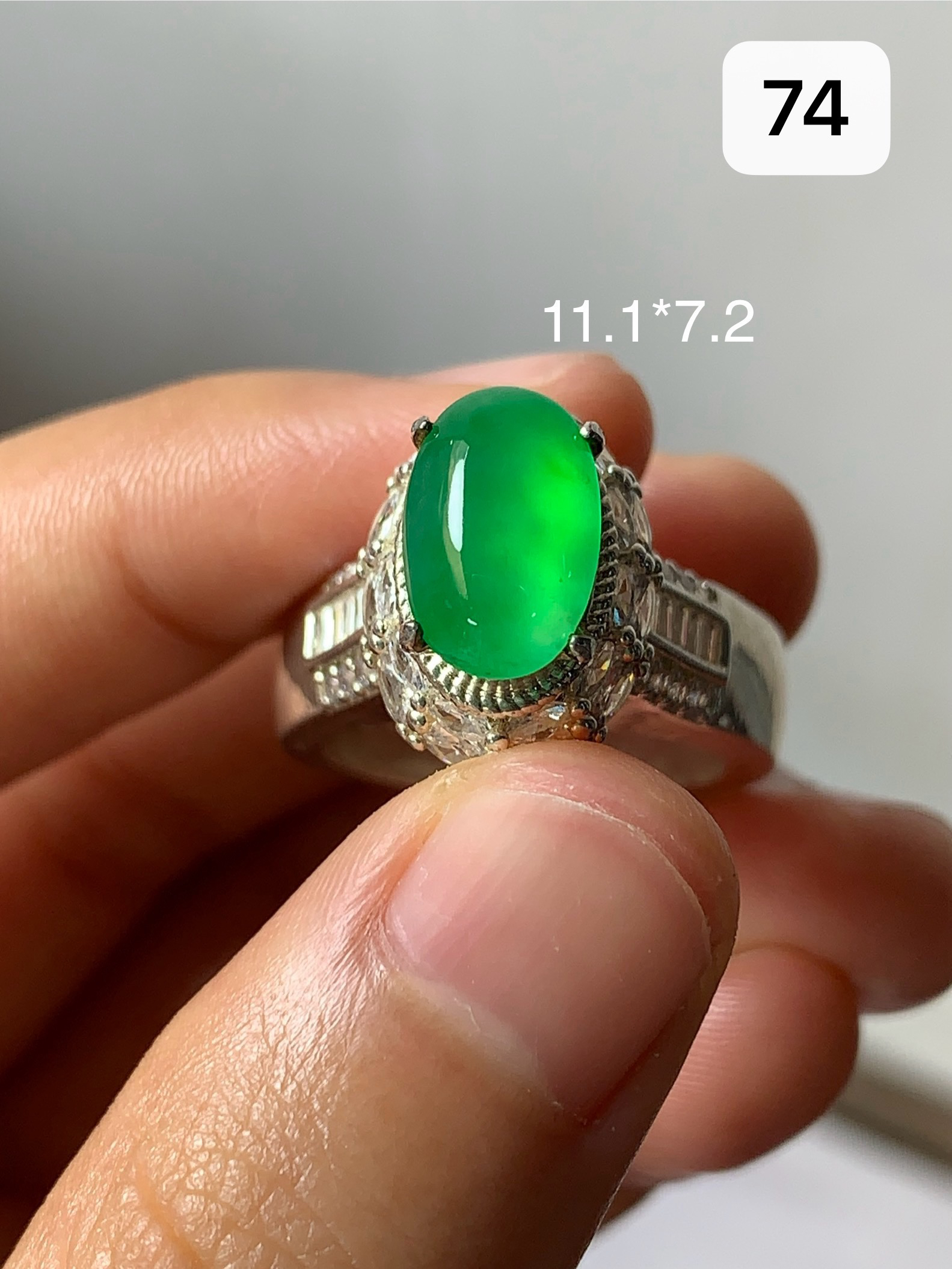 缅甸天然翡翠A货铜托镶嵌