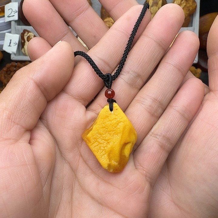 北***风蜜蜡未镶嵌裸石天然蜜蜡吊坠