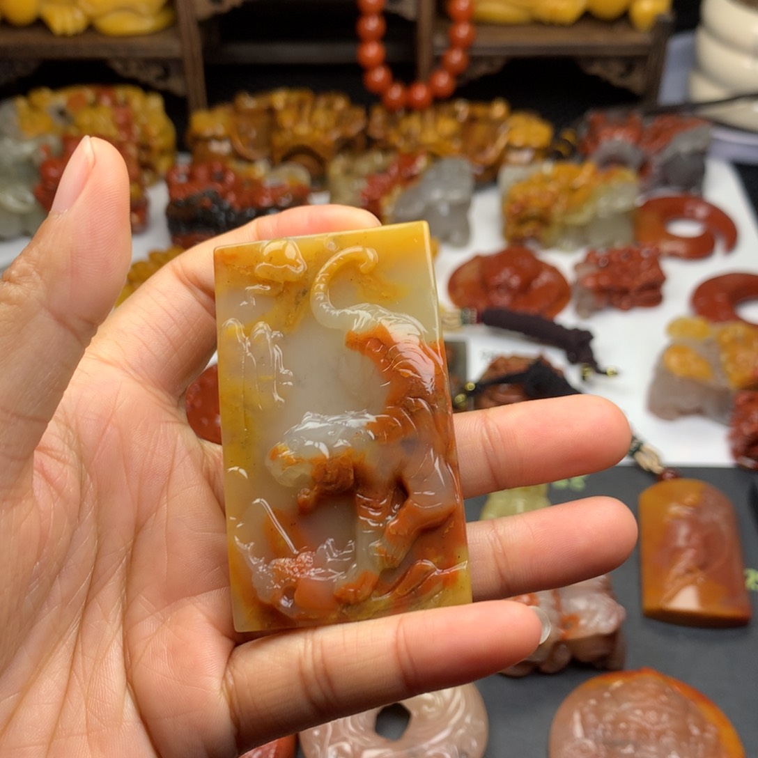 石英质玉（黄龙玉）挂件未镶嵌