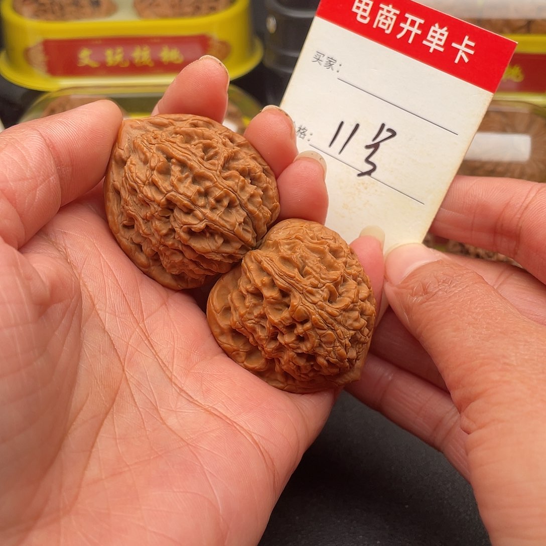 文玩核桃吊坠水龙纹