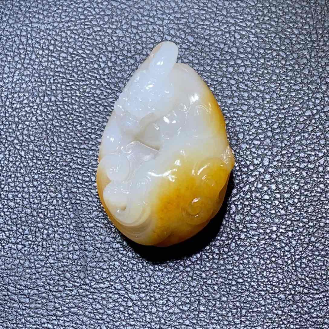 和田玉颈饰未镶嵌中*点