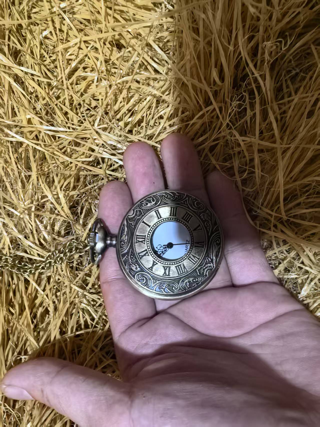 怀表一个（流水摆件）