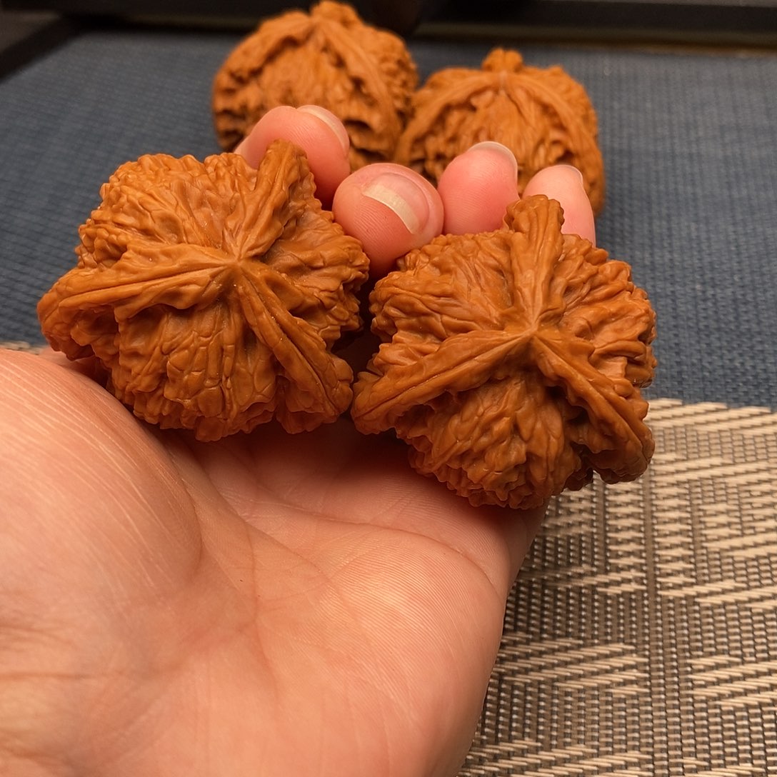 潇***哥文玩核桃吊坠三棱