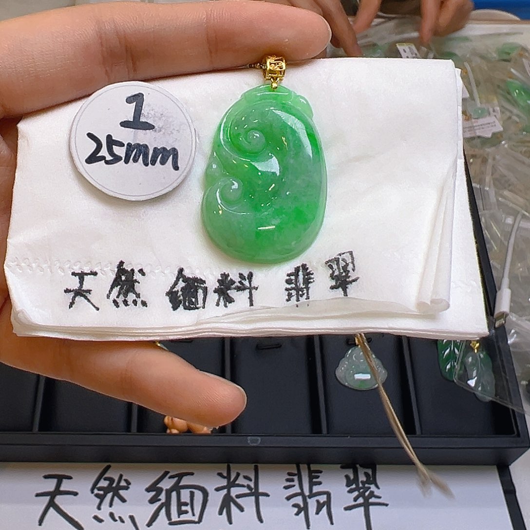 翡翠颈饰18K金镶嵌翡翠