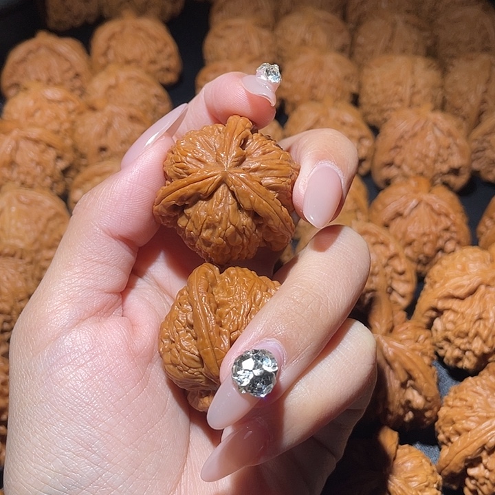 痴***对吊坠文玩核桃小妹三棱