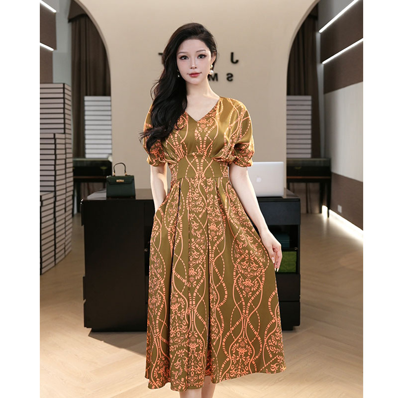 现货2025周年福利【Q23-X67】法式气质轻奢高级感v领收腰显瘦连衣裙