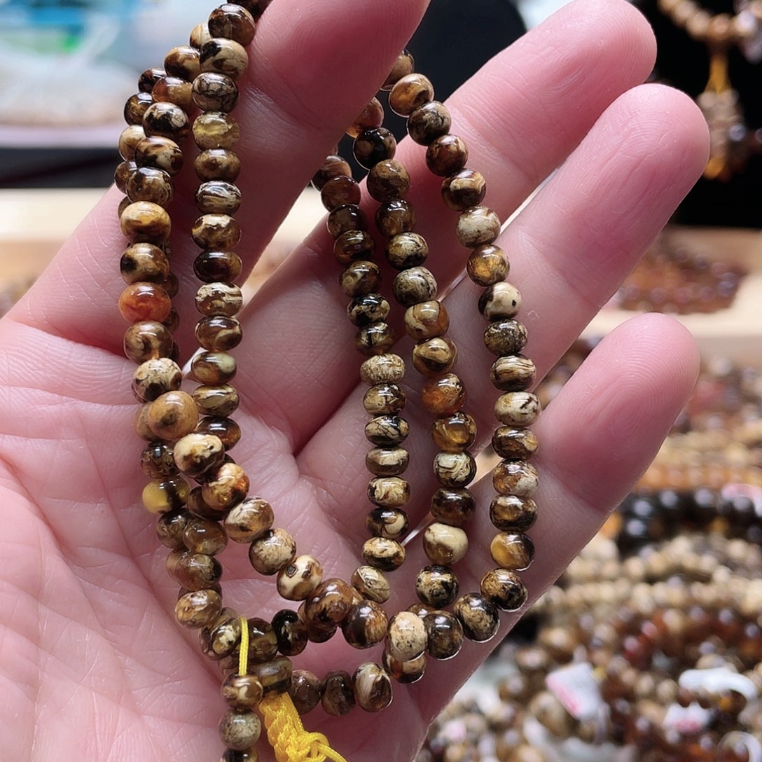 琥珀裸石未镶嵌大