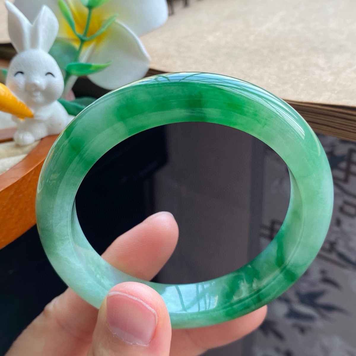 4.1起2547号翡翠手镯55.5-12.3-8.9深翠绿飘花！绿特别浓郁沉稳！