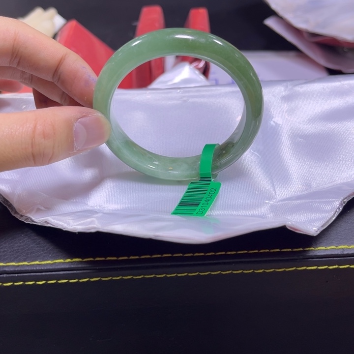 翡翠手镯未镶嵌天然a货翡翠多样性发货