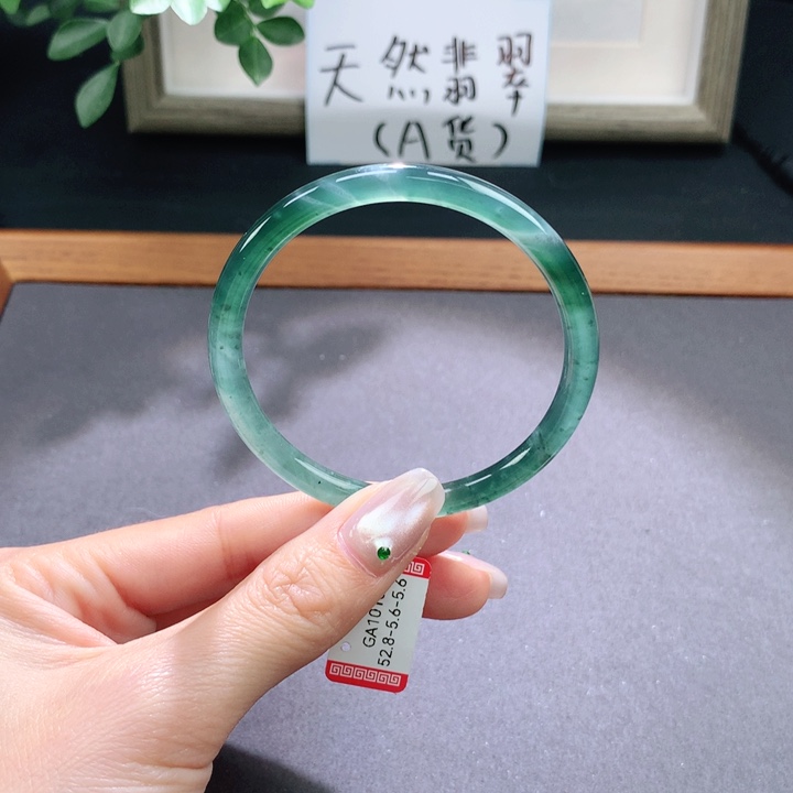 翡翠手镯未镶嵌天然翡翠手镯
