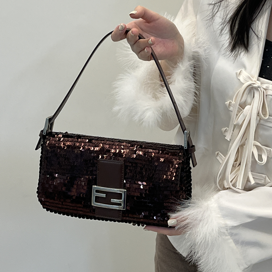 95新 FENDI/芬迪 LL 棕色稀有限量中古腋下法棍包