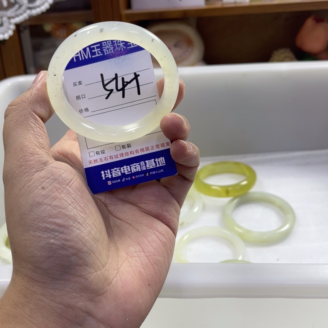 蛇纹石玉未镶嵌手镯185