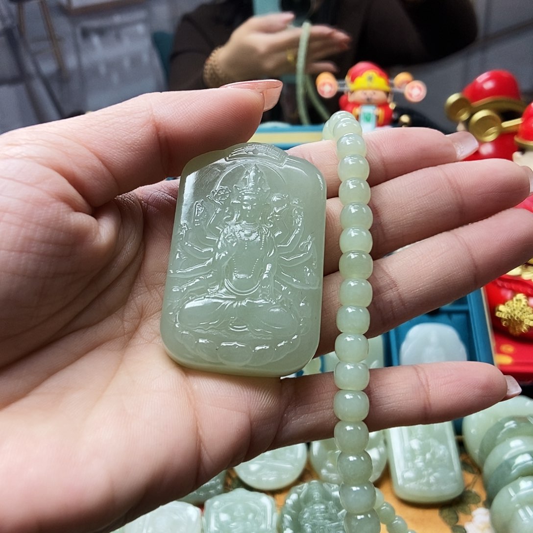 和田玉颈饰未镶嵌钓*人