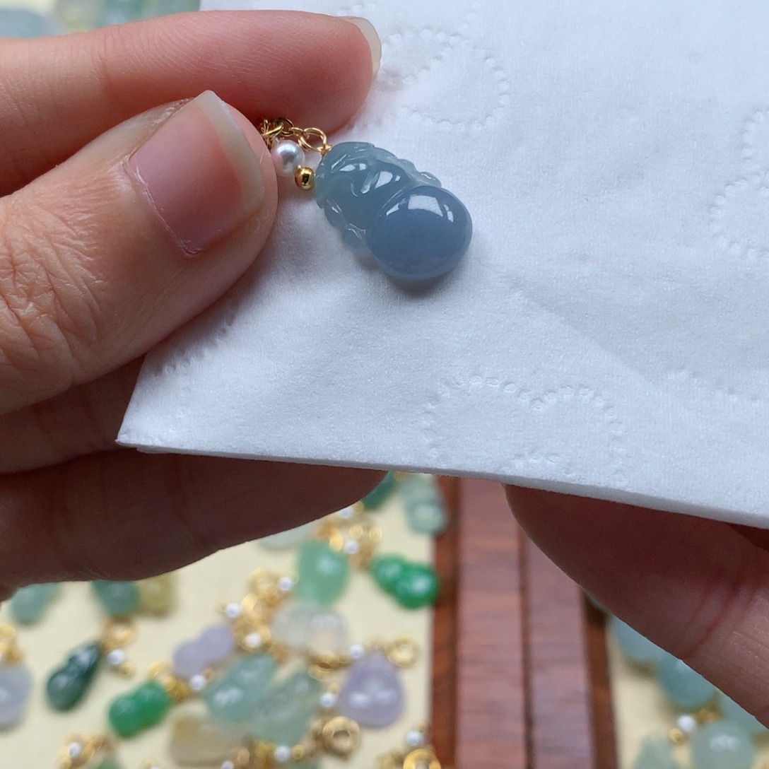 翡翠未镶嵌颈饰是