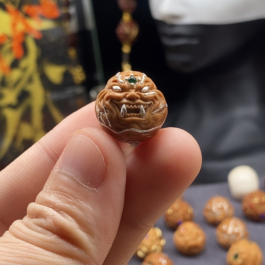 吊坠猴头核桃999足银镶嵌虎僧