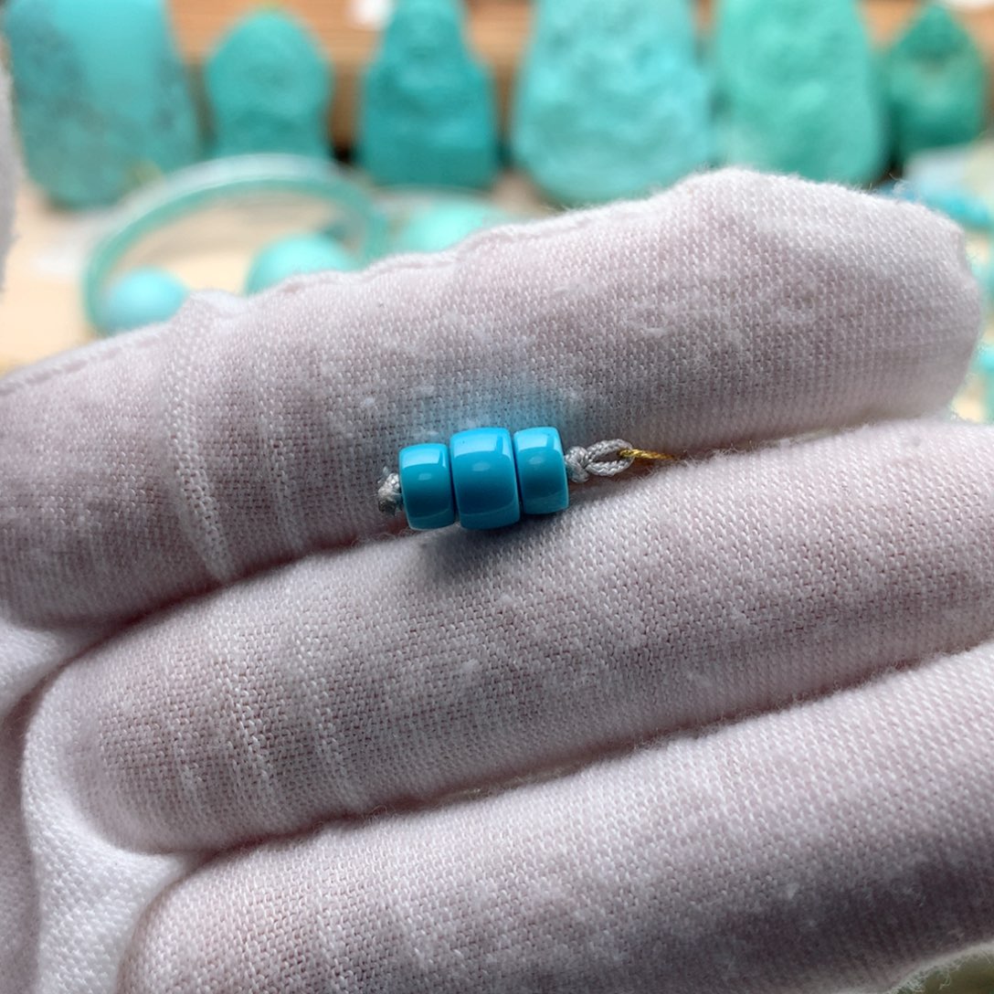 绿松石颈饰未镶嵌