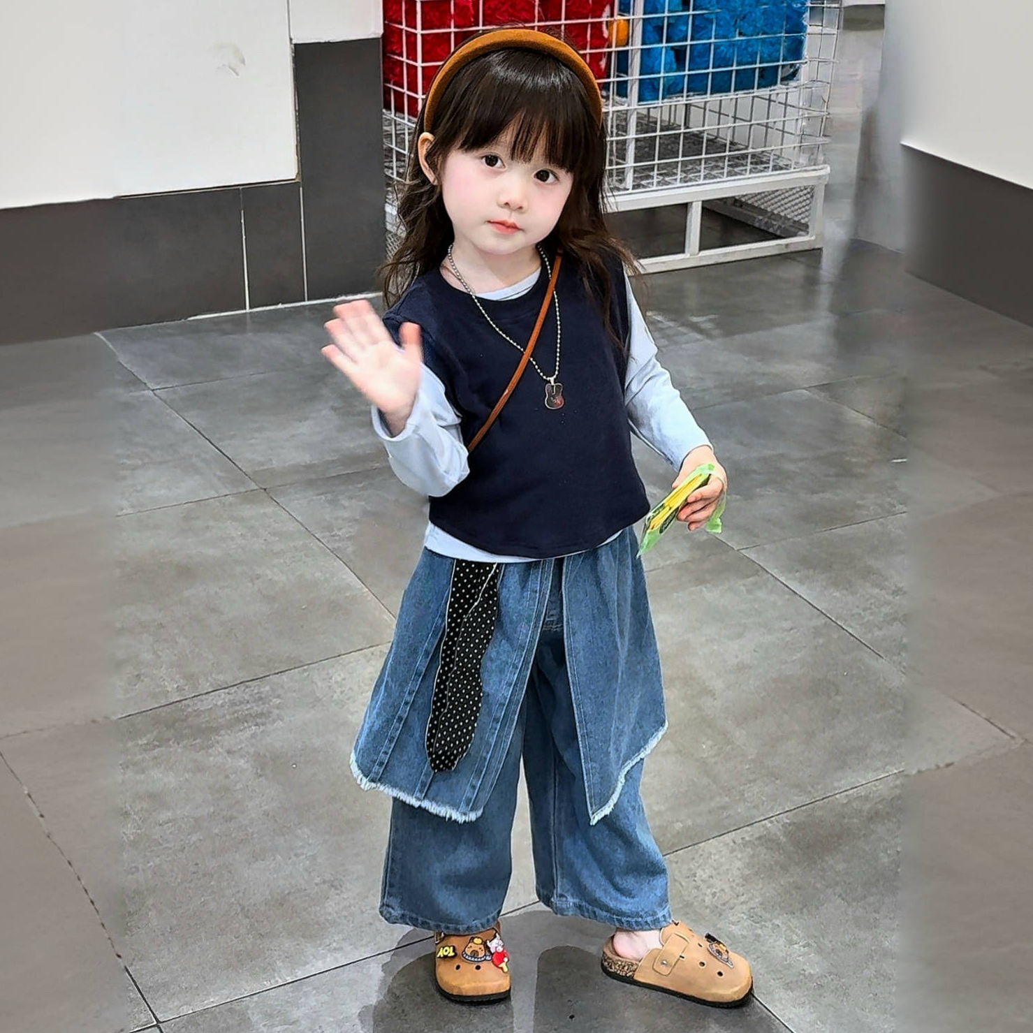 女童套装秋新款女童三件套设计感叠穿T恤儿童时髦屁帘牛仔裤套装