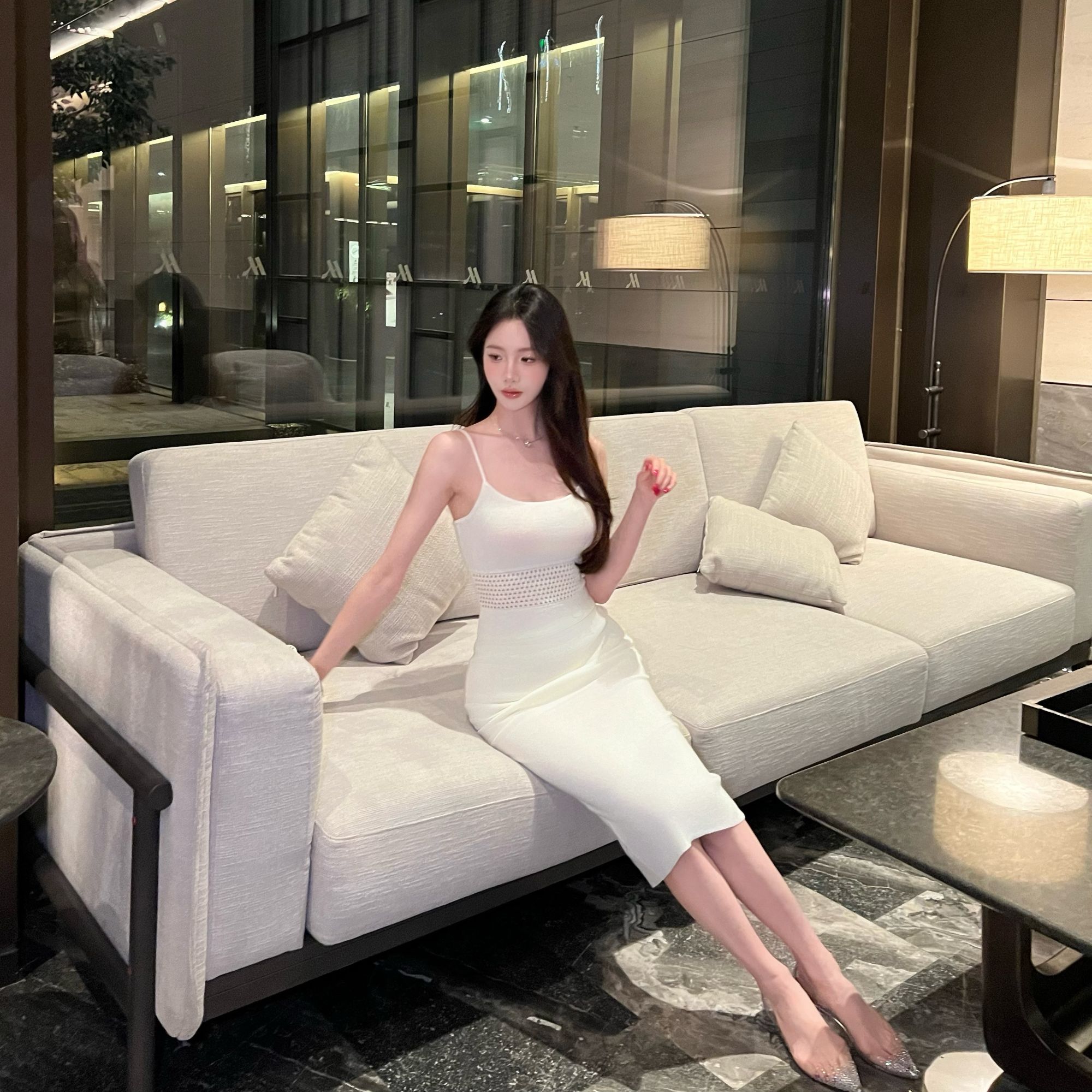 OXNA【白茶月光】2025春款纯欲性感吊带镂空针织修身连衣裙8055