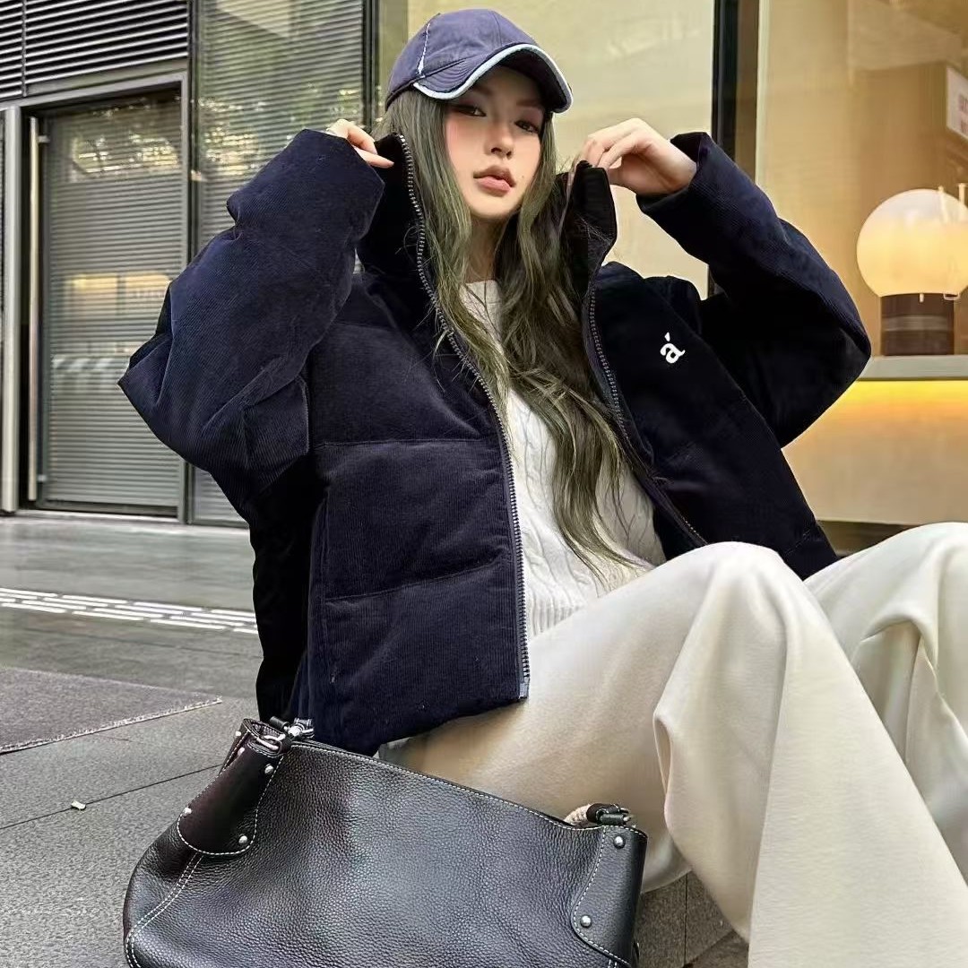 深圳南油2025年欧洲站冬季新款cicicoco细条绒刺绣字母鹅绒服女