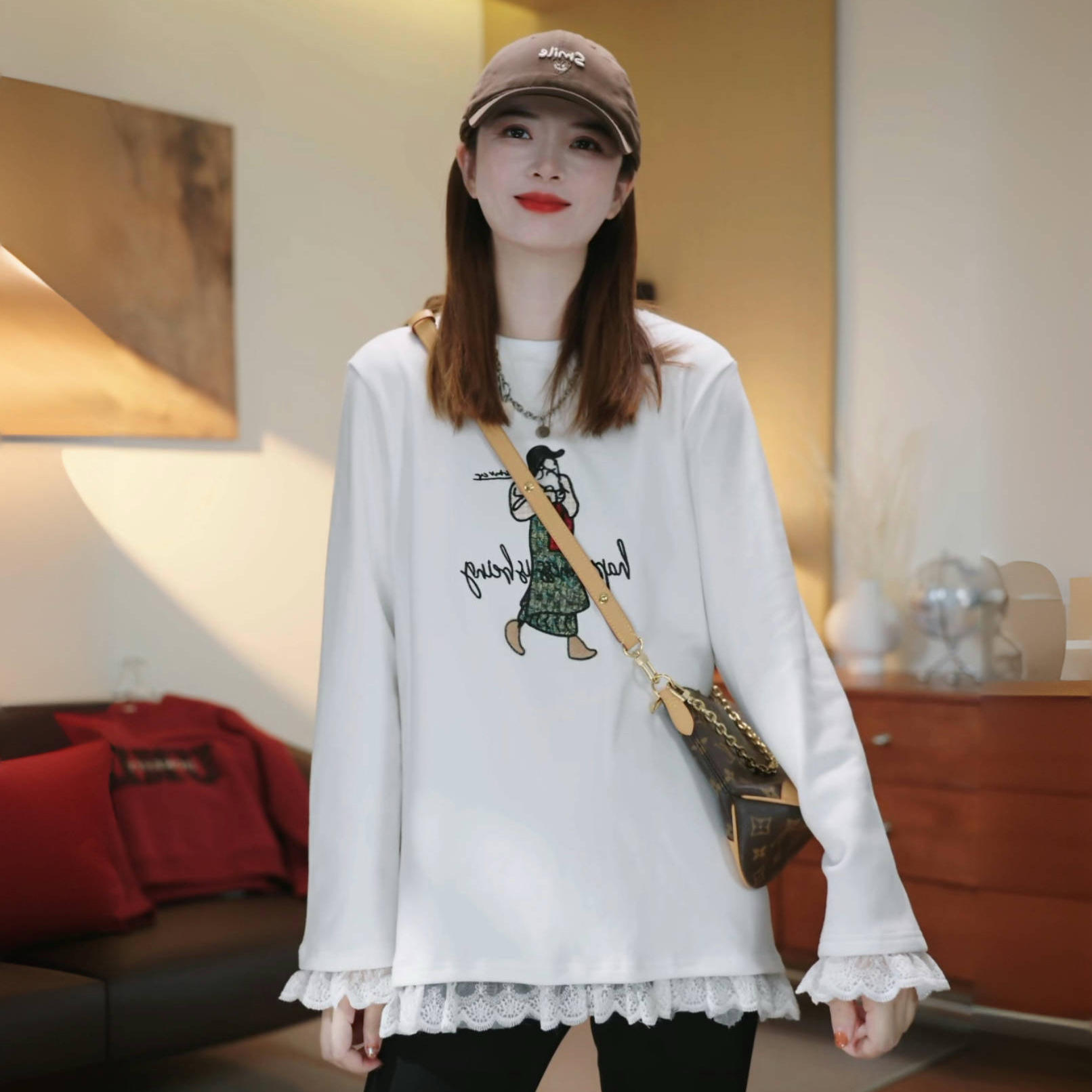 【精致】2025冬季小众设计师新款时尚宽松圆领刺绣微胖女休闲长袖T