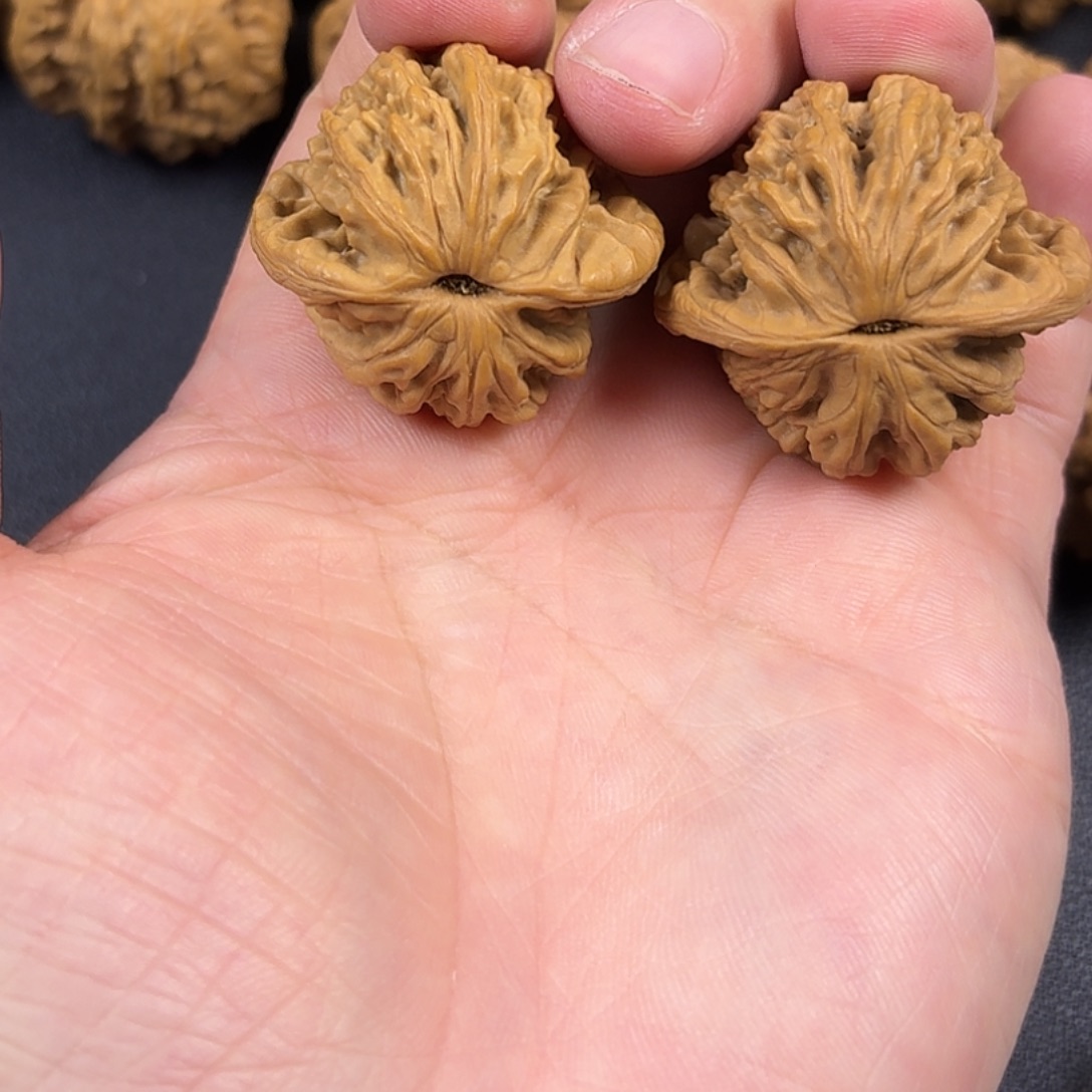 语***歌文玩核桃吊坠虎头