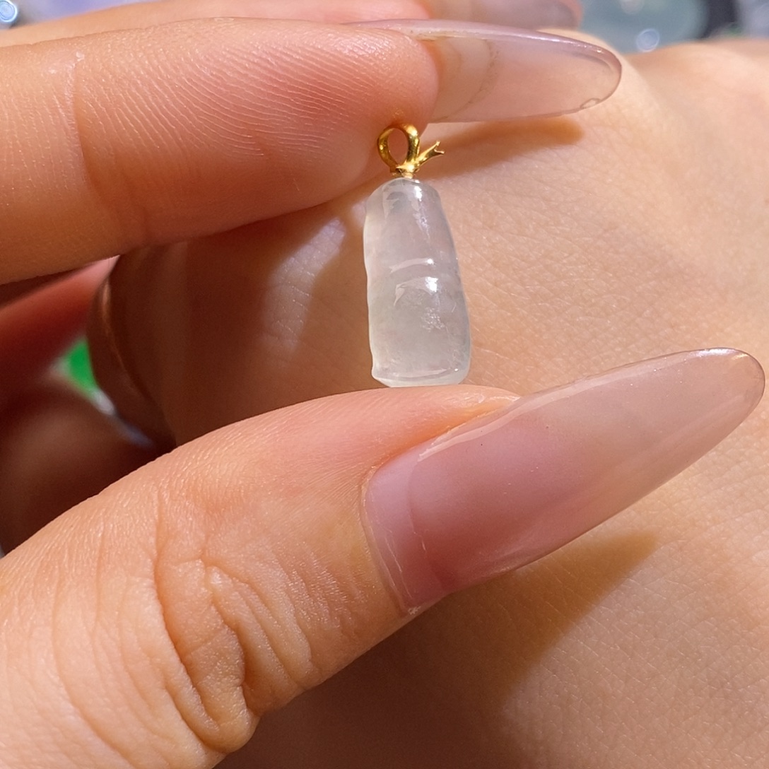 翡翠18K金镶嵌颈饰竹节