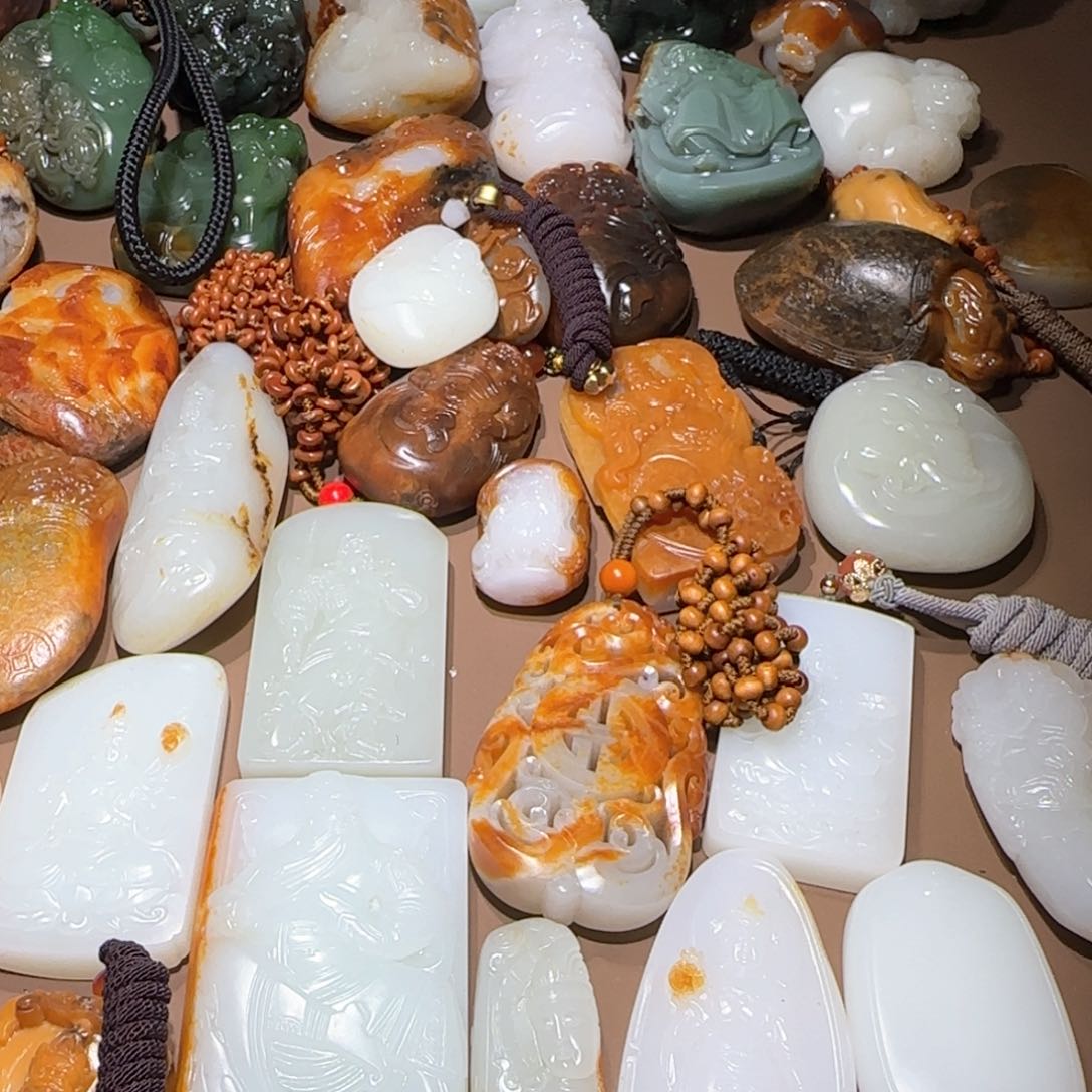 和田玉颈饰未镶嵌中****友