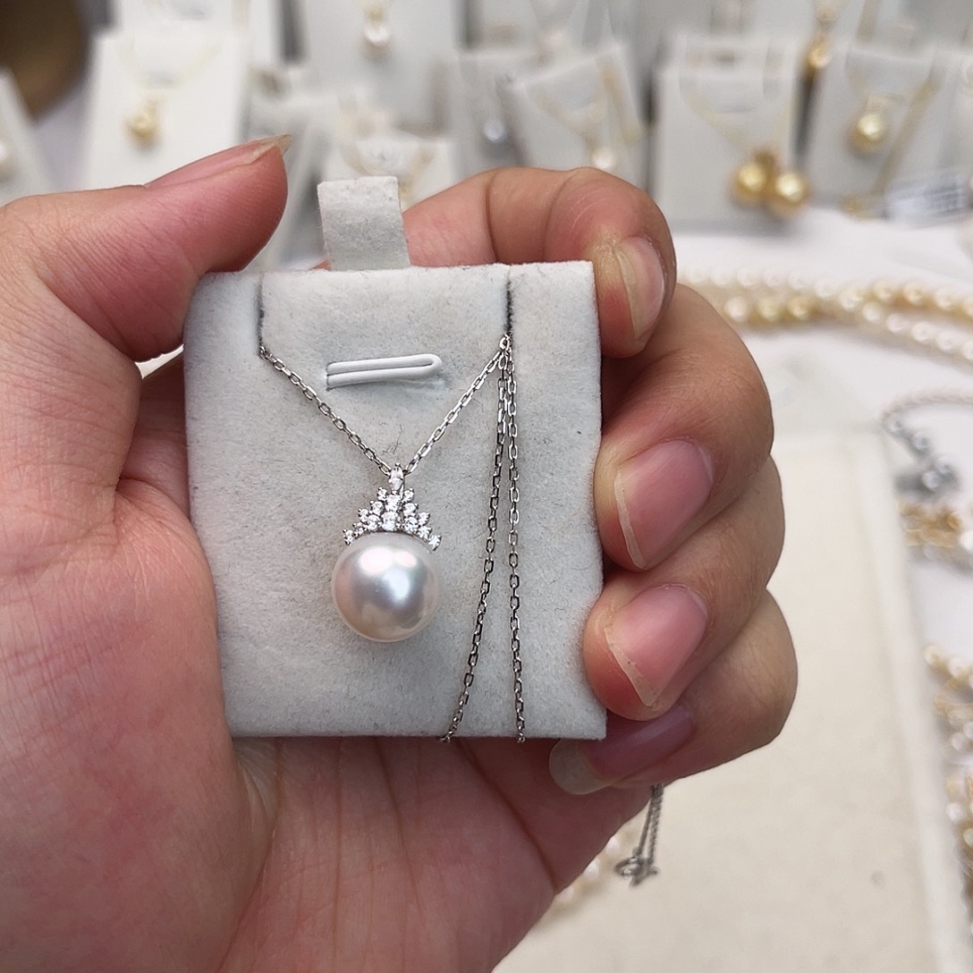 糍***梨颈饰18K金镶嵌海水珍珠