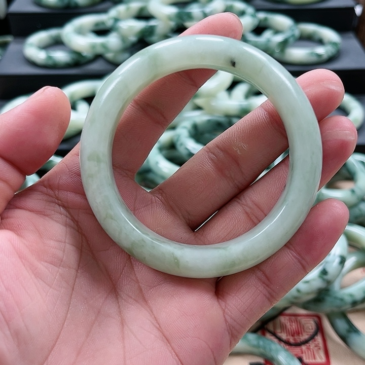 【闪购商品】透闪石-蛇纹石玉未镶嵌手镯莲**心