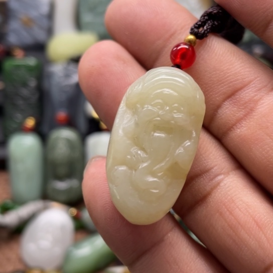 和田玉颈饰未镶嵌