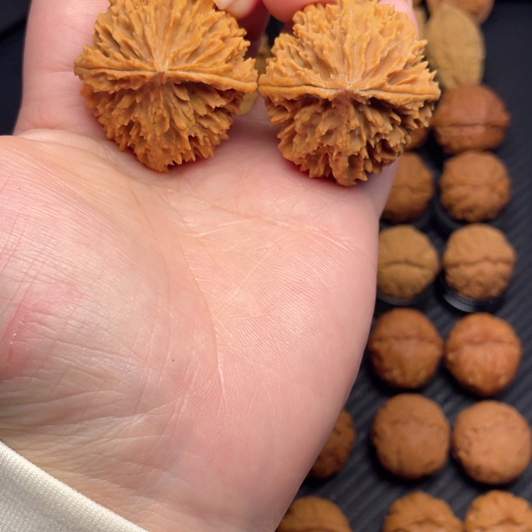 睿***神文玩核桃吊坠秦岭大刺