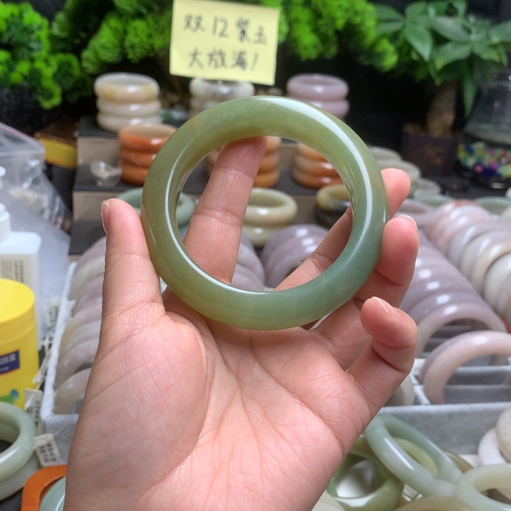 石英质玉（佘太翠）未镶嵌手镯60.3