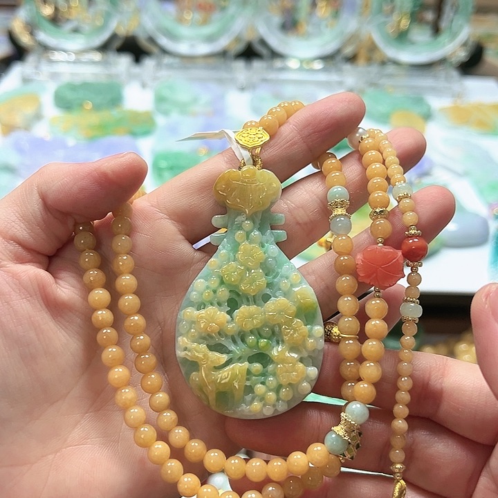 翡翠未镶嵌颈饰吊坠