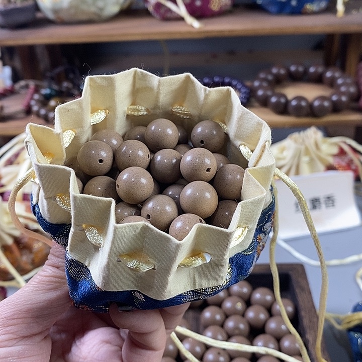 泥塑瑕疵珠白龙涎1.2香包50克