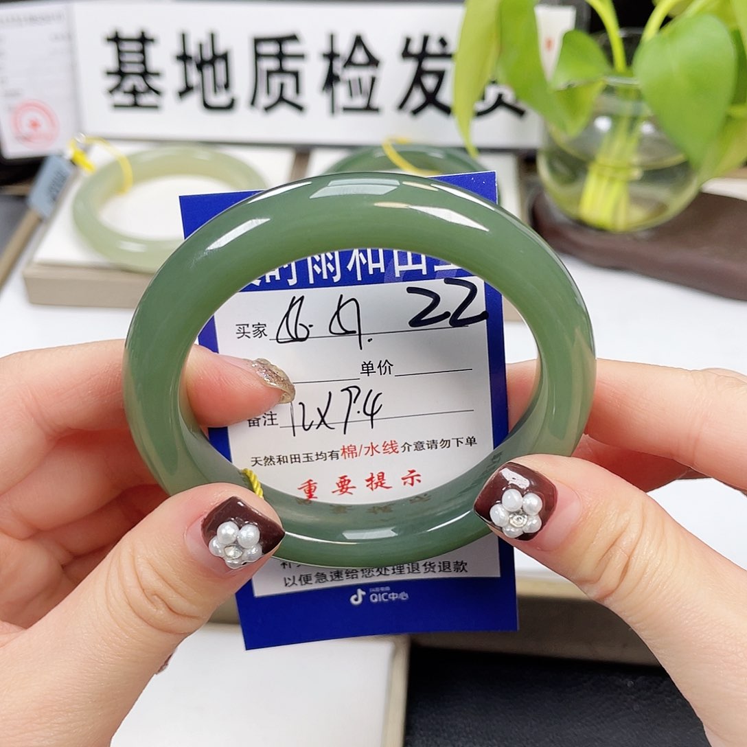 和田玉手镯未镶嵌