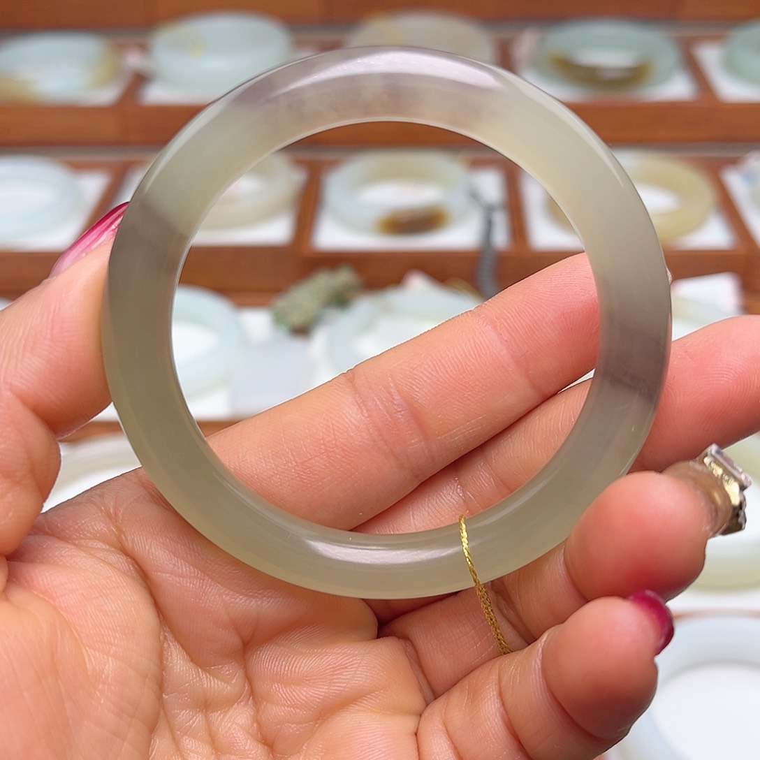 和田玉手镯未镶嵌52.6