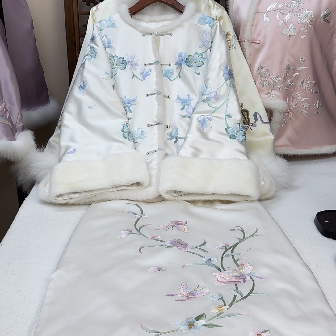 织绣白色桑蚕丝冬款上衣